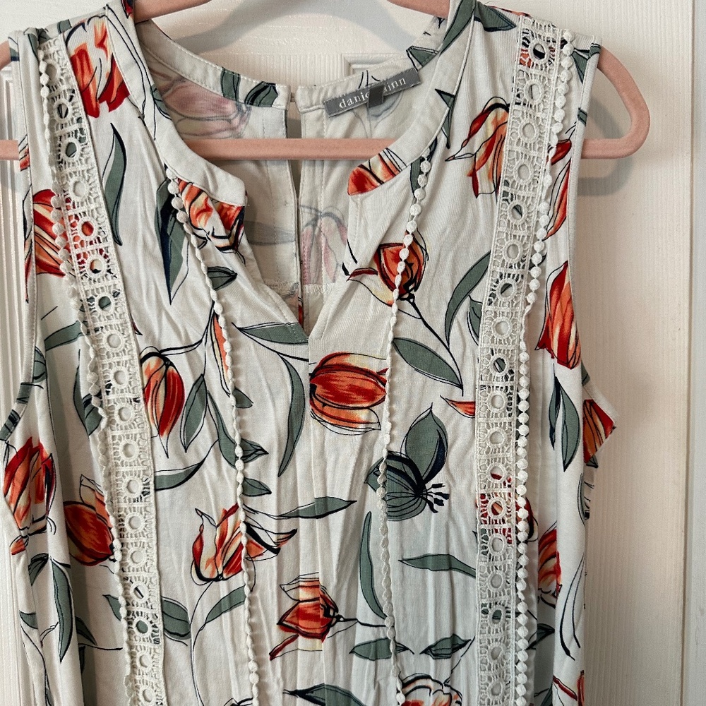 Floral Sleeveless V-Neck Top